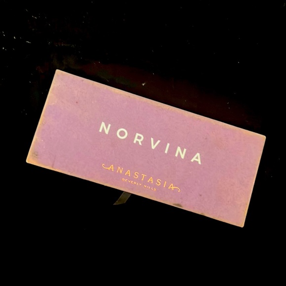 Anastasia Beverly Hills Norvina Eyeshadow Palette - Picture 3 of 4